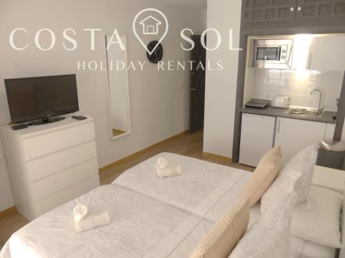 LA CARIHUELA TORREMOLINOS- STUDIO 1- COSTA SOL HOLIDAY RENTALS