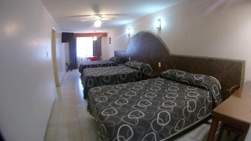 En eller flere senger på et rom på Hotel San Luis