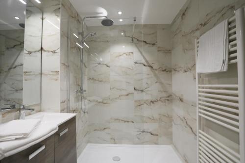 RESIDENCE LE SPLENDID tesisinde bir banyo