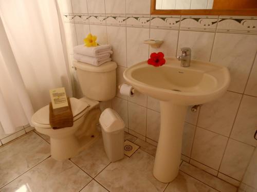 Un baño de Hotel Manutara