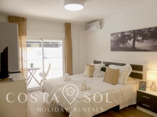 Posteľ alebo postele v izbe v ubytovaní LA CARIHUELA TORREMOLINOS - STUDIO 2- COSTA SOL HOLIDAY RENTALS