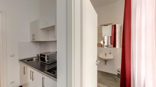 Kuchyň nebo kuchyňský kout v ubytování GLS Studio Hotel Berlin
