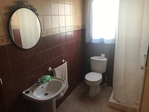 Koupelna v ubytování Casa rural “Las Espinosas”