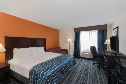 a hotel room with a bed and a desk and a television at Comfort Inn & Suites Brentwood - Nashville in Brentwood