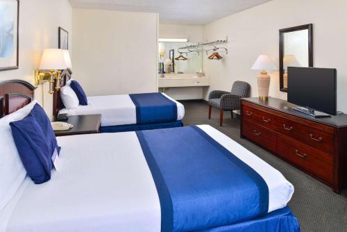 A bed or beds in a room at Castle Inn & Suites Anadarko