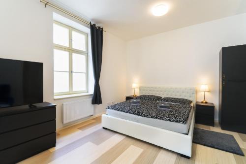 Postel nebo postele na pokoji v ubytování Pilsner Apartments - U Matky Boží