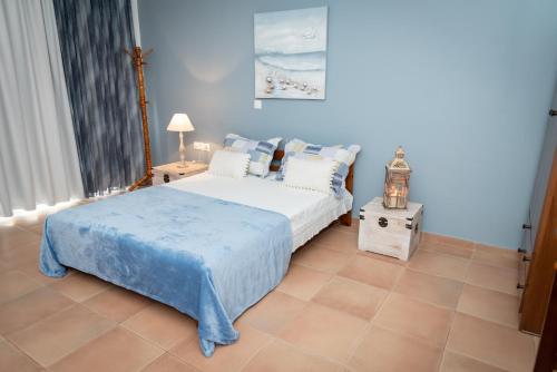 A bed or beds in a room at PANOS APARTMENTS