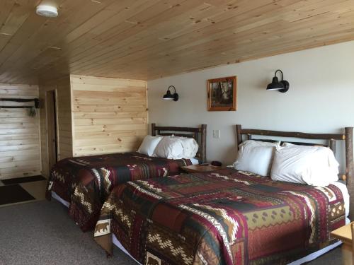 Foto da galeria de Pine Knoll Hotel Lakeside Lodge & Cabin em Old Forge