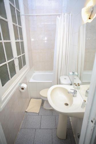 Hotel Plaza Londres 77にあるバスルーム
