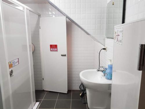 a bathroom with a toilet and a sink at Checheng Backpackers Hostel in Checheng
