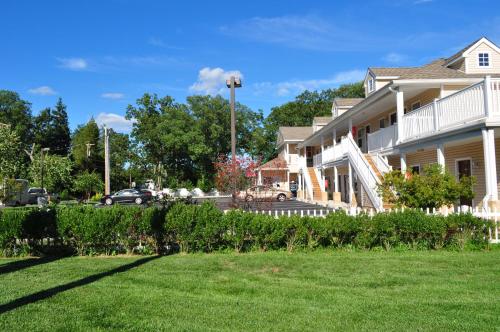 a house with a lawn in front of it at At 9 Motel in Howell