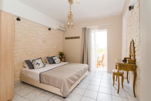 Ένα ή περισσότερα κρεβάτια σε δωμάτιο στο Silver Sun Studios & Apartments 