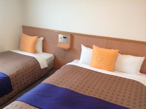 מיטה או מיטות בחדר ב-Hotel 1-2-3 Shimada