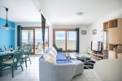 Sea view Apartment Reno w/garage