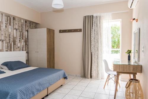 Ένα ή περισσότερα κρεβάτια σε δωμάτιο στο Silver Sun Studios & Apartments 