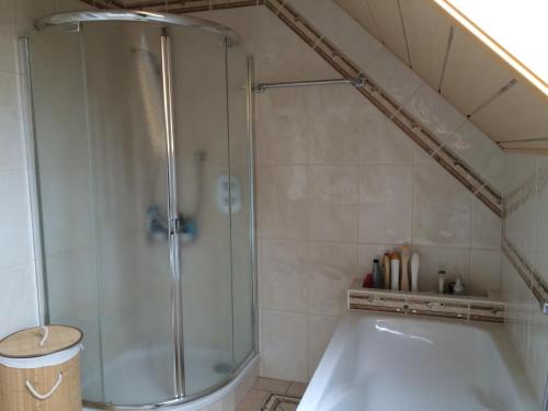 Kúpeľňa v ubytovaní Gemütliches Ferienhaus am Waldrand
