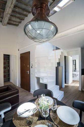 a living room with a table and chairs at Olive Loft in Florence