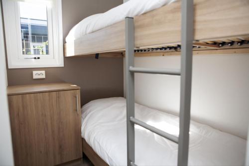 מיטה או מיטות בחדר ב-6 pers. Veluwelodge XL met Sauna