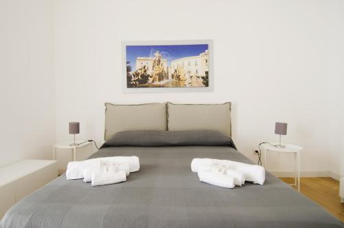 เตียงในห้องที่ La terrazza di Archimede- Ortigia Holidays