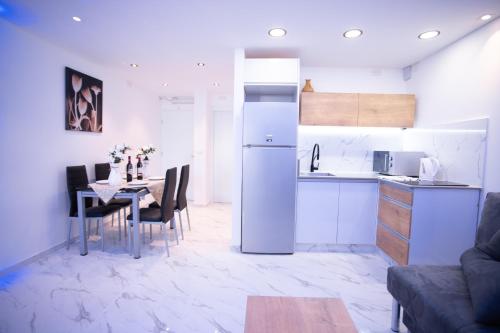 Köök või kööginurk majutusasutuses Orel Apartments - דירות אוראל