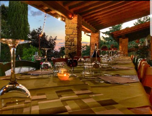 Reštaurácia alebo iné gastronomické zariadenie v ubytovaní Agriristoro Podere S. Andrea