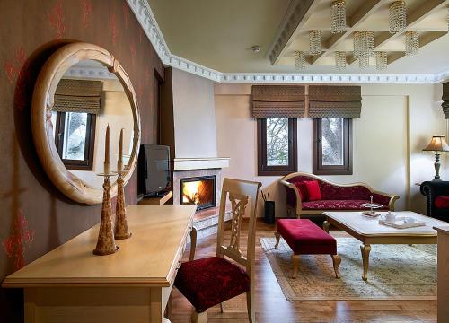 Ein Sitzbereich in der Unterkunft Stevalia Hotel & Spa