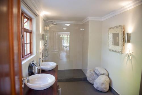 A bathroom at Cultivar Boutique Hotel