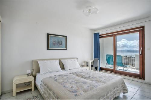 Sea view Apartment Reno w/garage