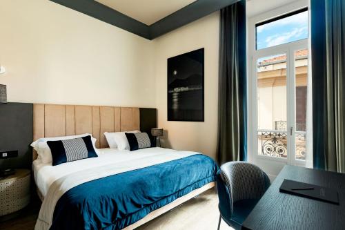 Postel nebo postele na pokoji v ubytování Amadomus Luxury Suites