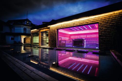 Bazén v ubytovaní Übergossene Alm Resort alebo v jeho blízkosti