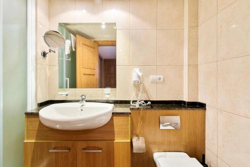 Bathroom sa Macdonald La Ermita Resort
