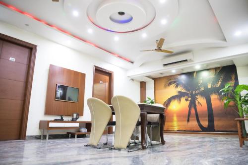 a meeting room with chairs and a table and a tv at SM Palace (Near Apollo Hospital) in New Delhi