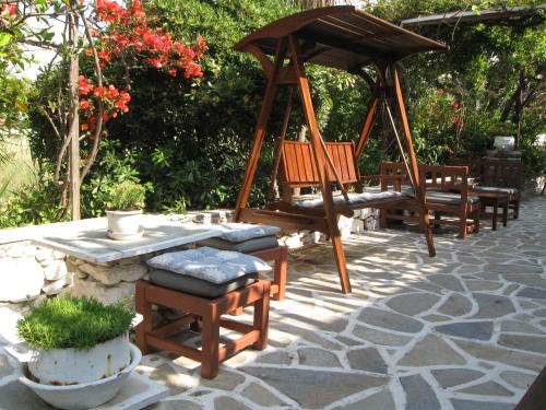 Gallery image of Batistas Apartments in Naousa
