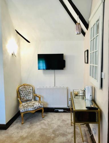 Μια τηλεόραση ή/και κέντρο ψυχαγωγίας στο Oldlands Farmhouse Gatwick
