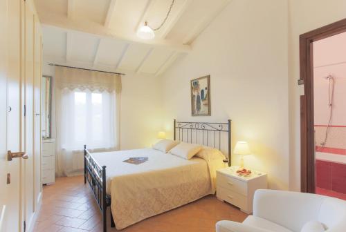 Ένα ή περισσότερα κρεβάτια σε δωμάτιο στο CASA DI DANTE