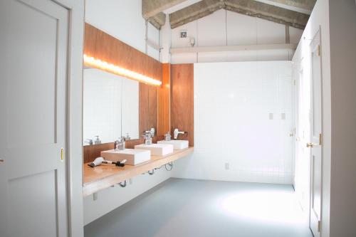 A bathroom at LINDA HOSTEL 106