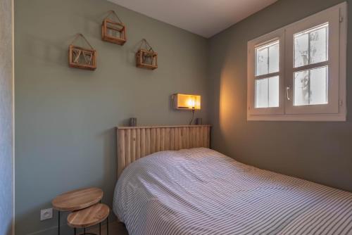 a bedroom with a bed and a window at Green Suite Golfe de Saint Tropez in Gassin