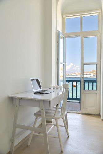 White Memories, seafront luxury apartment Mykonos