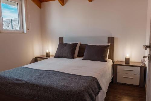 Postel nebo postele na pokoji v ubytování Maison du Village - Sesimbra