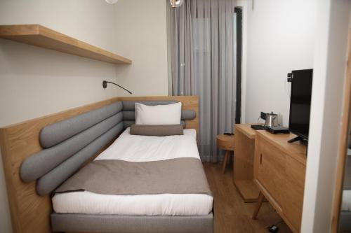 Un pat sau paturi într-o cameră la Roomers Nisantasi