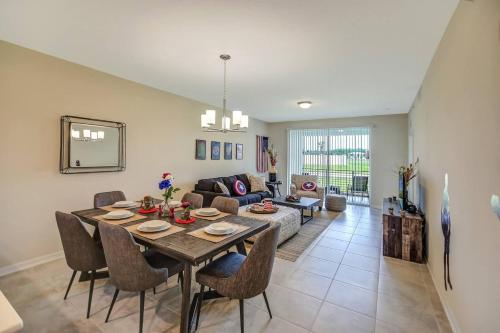 H - New 2 Bedroom Condo - 5 Miles to Disney - Free Water Park photo 27