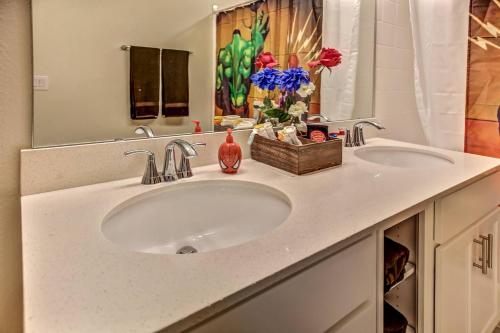 H - New 2 Bedroom Condo - 5 Miles to Disney - Free Water Park photo 55