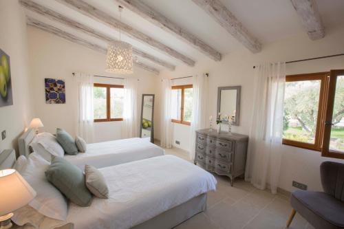 Ένα ή περισσότερα κρεβάτια σε δωμάτιο στο Mas des Avelines