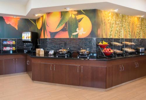 Set per la preparazione di tè e caffè presso Fairfield Inn & Suites by Marriott Quincy