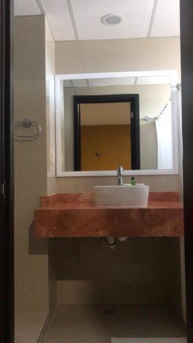 a bathroom with a sink and a mirror at Hotel Maria del Rocio in Veracruz
