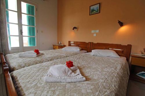 Ένα ή περισσότερα κρεβάτια σε δωμάτιο στο Frankis Apartments Agios Spyridonas Perithia