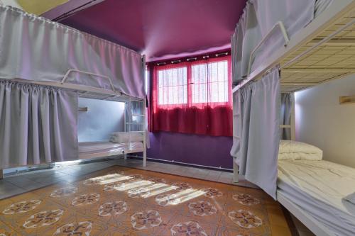 Кровать или кровати в номере Roger's Hostel Tel Aviv (age 18-45)