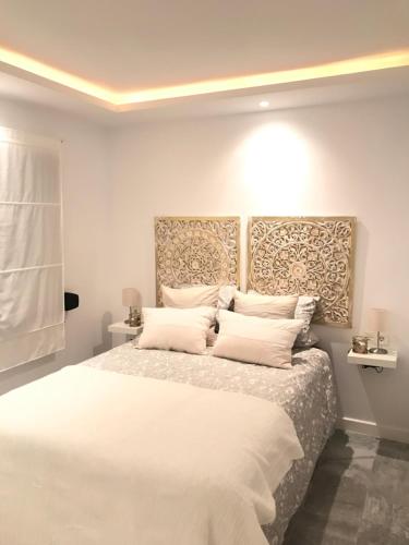 Postel nebo postele na pokoji v ubytování Luxury Loft Malaga Torremolinos Sol