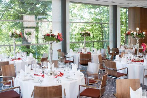 Restaurace v ubytování Mövenpick Hotel Hamburg City