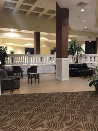 タラハシーにあるDays Inn & Suites by Wyndham Tallahassee Conf Center I-10のギャラリーの写真